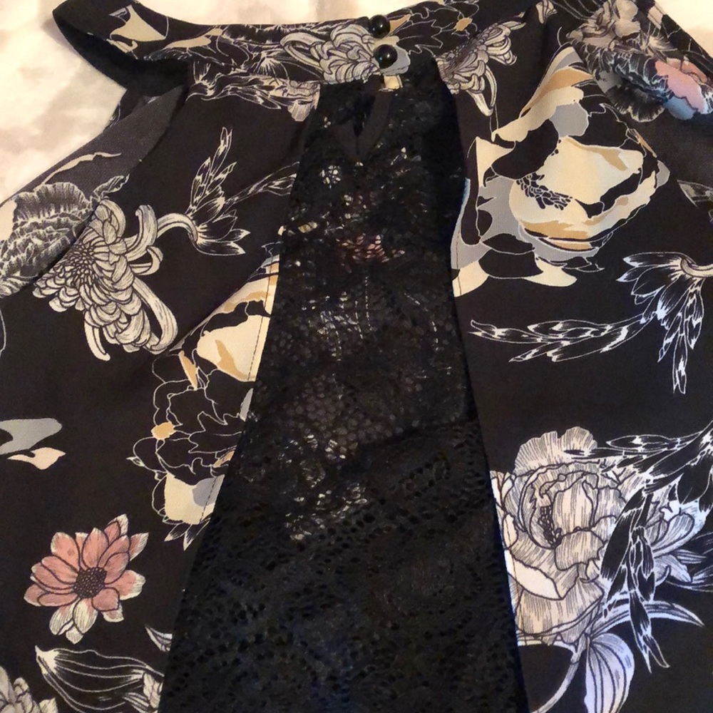Floral Top - Picture 4 of 4